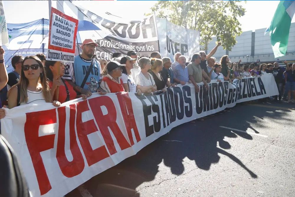 ATE, la CTA y el Frente de Izquierda marcharon contra la intervenci�n de EE. UU. en Venezuela