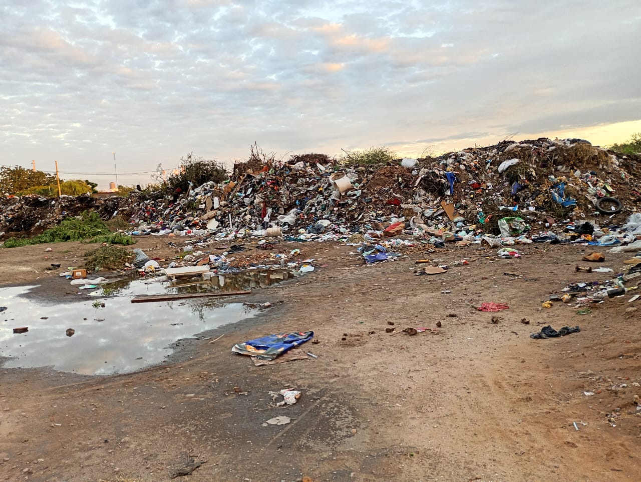 Vecinos del barrio General Paz denuncian un basural a cielo abierto y piden intervenci�n urgente