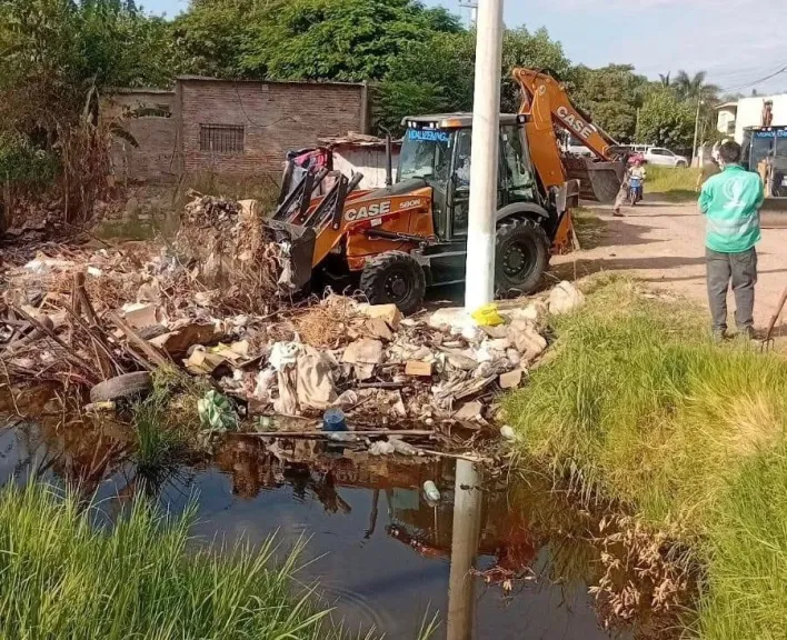 Operativo de erradicaci�n de basural en asentamiento del R�o Negro