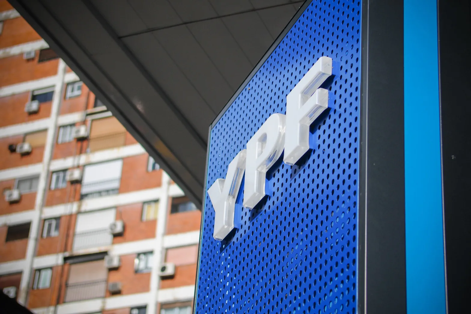 YPF puso en marcha el proceso para vender su participaci�n en Metrogas