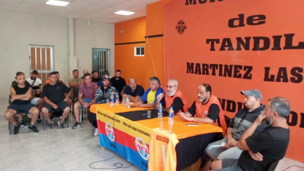 Trabajadores de recolecci�n de residuos intiman al municipio: exigen el alquiler urgente de camiones