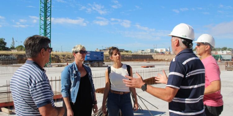 ABSA: Bel�n Rodr�guez recorri� la obra en la Planta Patagonia