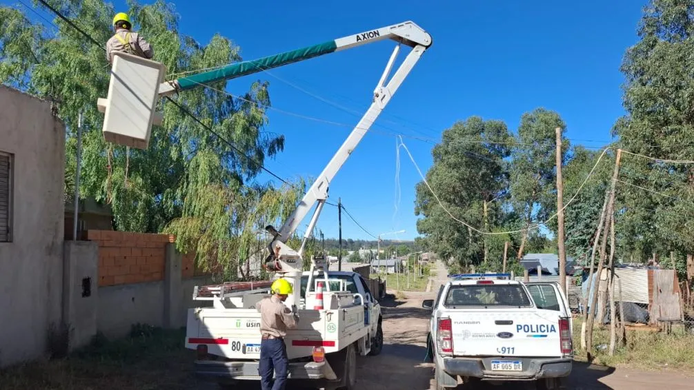 La Usina volvi� a intervenir en La Movediza para retirar conexiones clandestinas