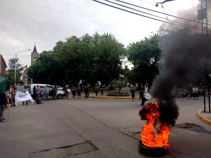Tensi�n frente al Municipio de Baradero: el reclamo de recicladores que deton� el caos