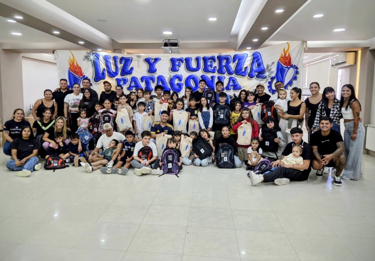 Luz y Fuerza entreg� m�s de 1.000 kits escolares