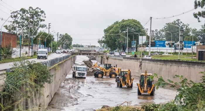 Intensifican la limpieza del Canal Sur para optimizar el sistema de drenaje del Gran San Miguel de Tucum�n