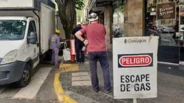 Alarma en pleno centro de Quilmes por una p�rdida de gas frente a locales comerciales