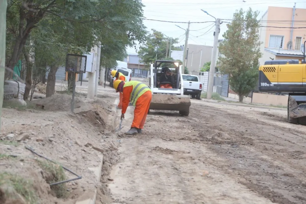 Gaido recorri� el sector La Familia y confirm� que ya est�n listas las redes de gas, agua y cloacas