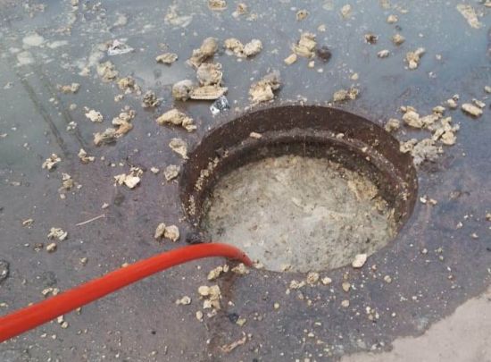 Morteros: grasas y residuos volvieron a tapar cloacas