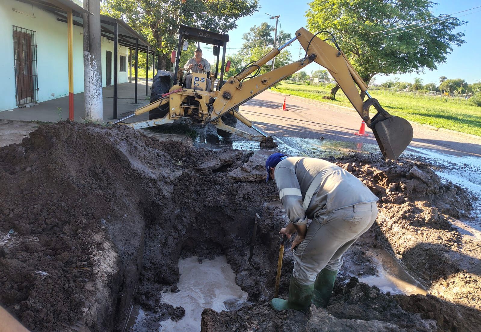 LOS FRENTONES: SAMEEP REALIZ� UN AMPLIO OPERATIVO PARA MEJORAR EL SERVICIO DE AGUA