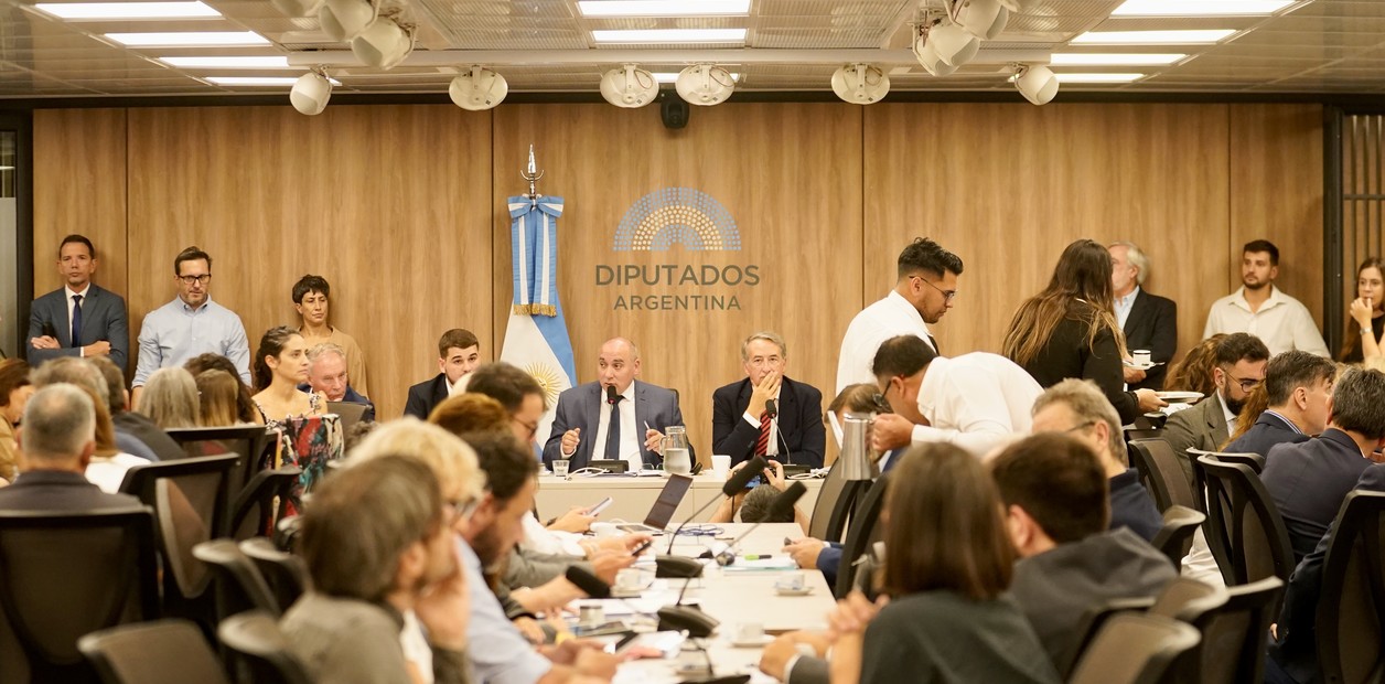 Con una fuerte pelea entre el oficialismo y la oposici�n arranca este mi�rcoles la audiencia por la Ley de Glaciares
