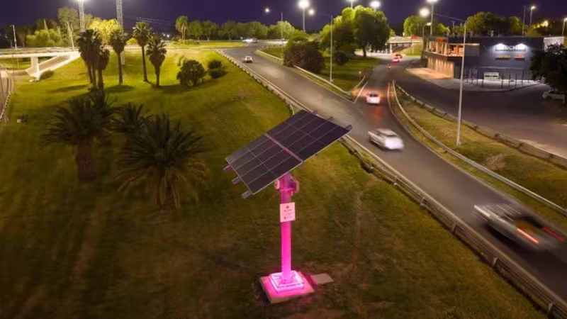 Orgullo nacional | Inauguran la primera ruta iluminada con energ�a solar, �d�nde queda y c�mo funciona?