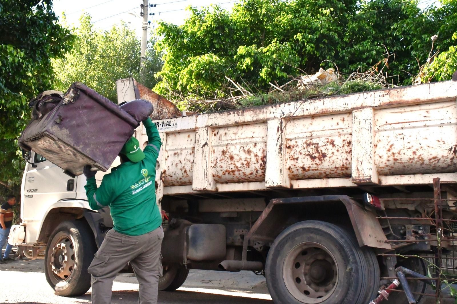 Intensifican los operativos del programa Manzanas Saludables en la ciudad