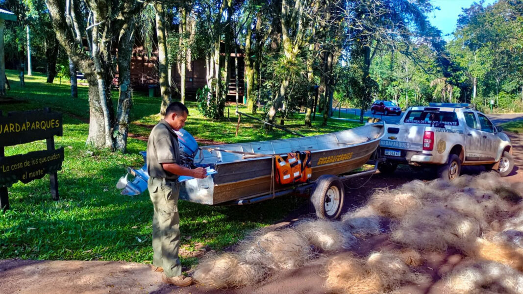 ECOLOG�A: GUARDAPARQUES SECUESTRARON REDES Y ELEMENTOS DE PESCA ILEGAL EN EL PARQUE PROVINCIAL MOCON�