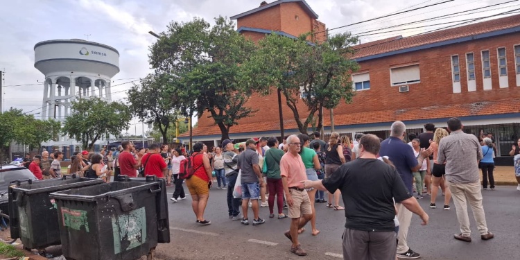 La Justicia orden� a Samsa no cortar el agua y habilit� el pago m�nimo en el B� Itaemb� Guaz� de Posadas