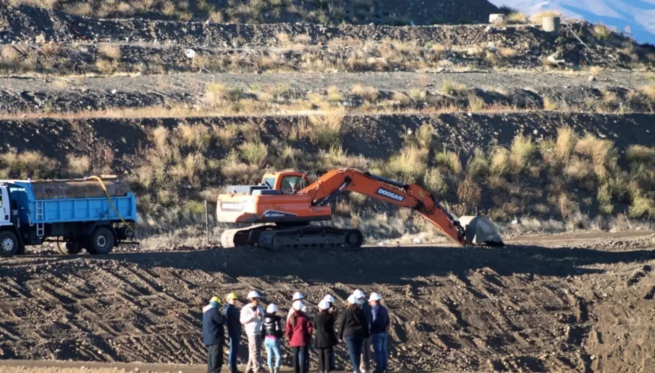 El municipio invit� a concejales de Trevelin para visitar la Planta de Residuos y recorrer la obra del relleno sanitario