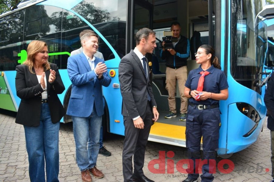 Presentaron la l�nea E: colectivos el�ctricos que unir�n el norte y sur de la Capital