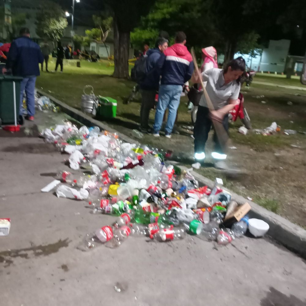 Se recolectaron ms de 1.700 kilos de basura tras el aniversario de Unin y el partido de Coln