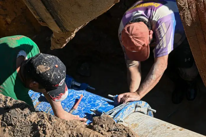 Finaliz� la reparaci�n del ca�o maestro de impulsi�n de agua en avenida Don Bosco