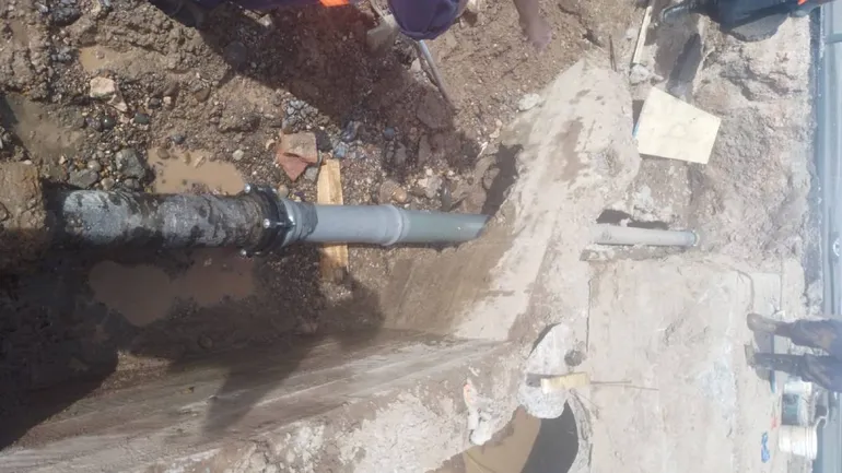 Arreglaron el ca�o roto en Avenida Mosconi: �A qu� hora volver� el agua a los hogares?