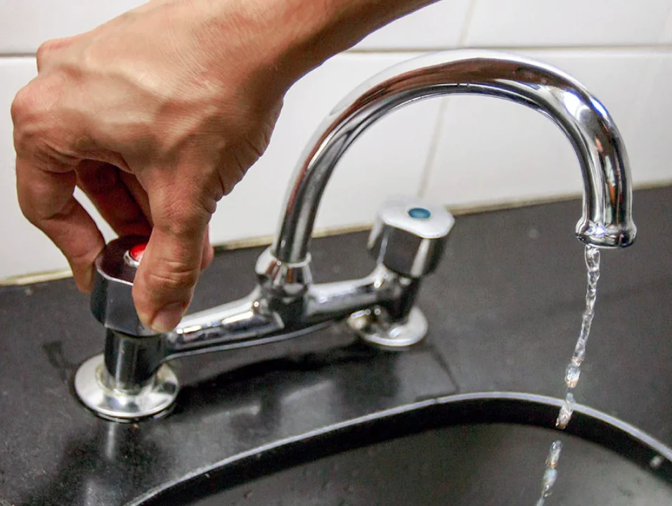 Cuatro barrios est�n sin agua por una rotura