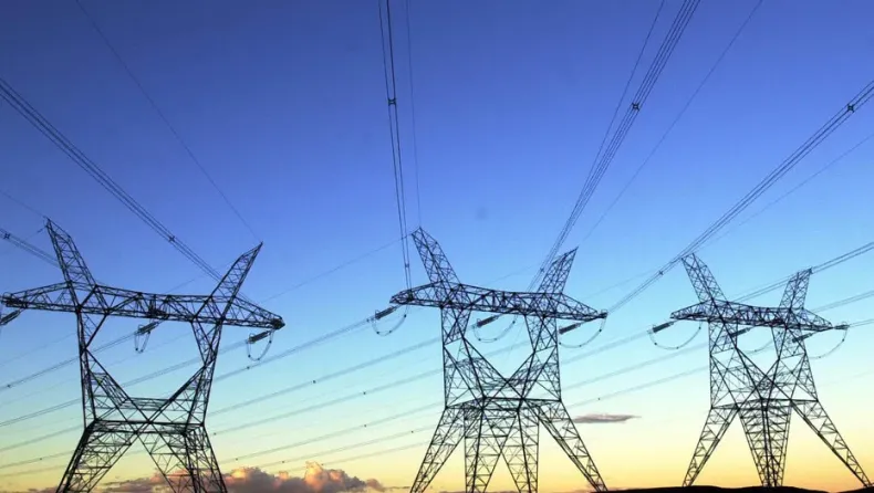 Transener queda en el centro de la jugada y la acci�n no levanta cabeza