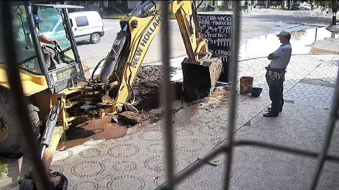 Una vecina advirti� sobre la rotura de ca�os de agua por parte de una empresa de telefon�a