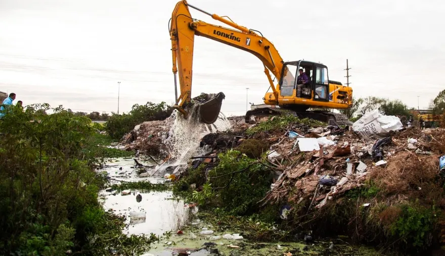 Quilmes lanz� un operativo de limpieza, sanciones y secuestros en Villa Luj�n por basurales ilegales