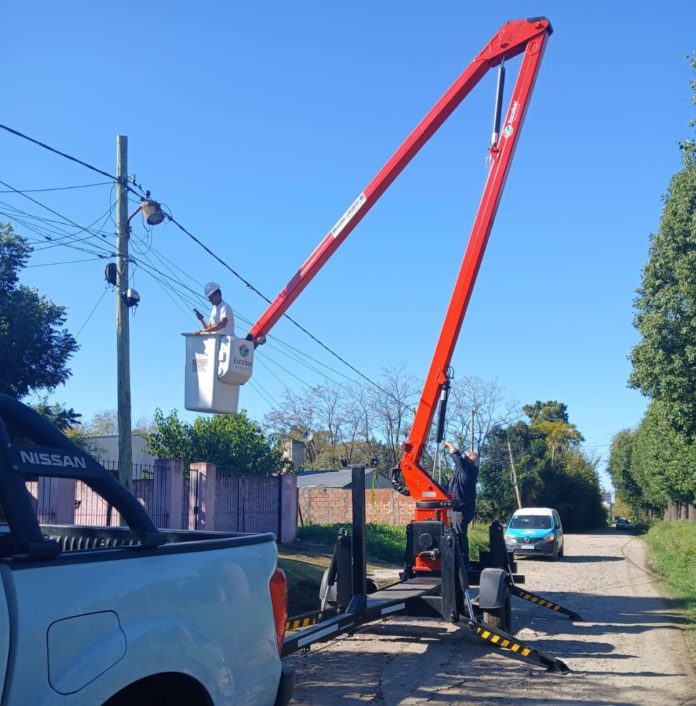 La Municipalidad sancion a empresas de telecomunicaciones por el mal estado de postes y del tendido de cables