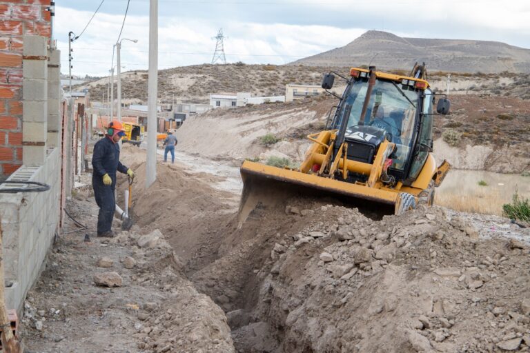 El Municipio ampl�a la red de gas del barrio Las Orqu�deas y sigue instalando servicios en la ciudad