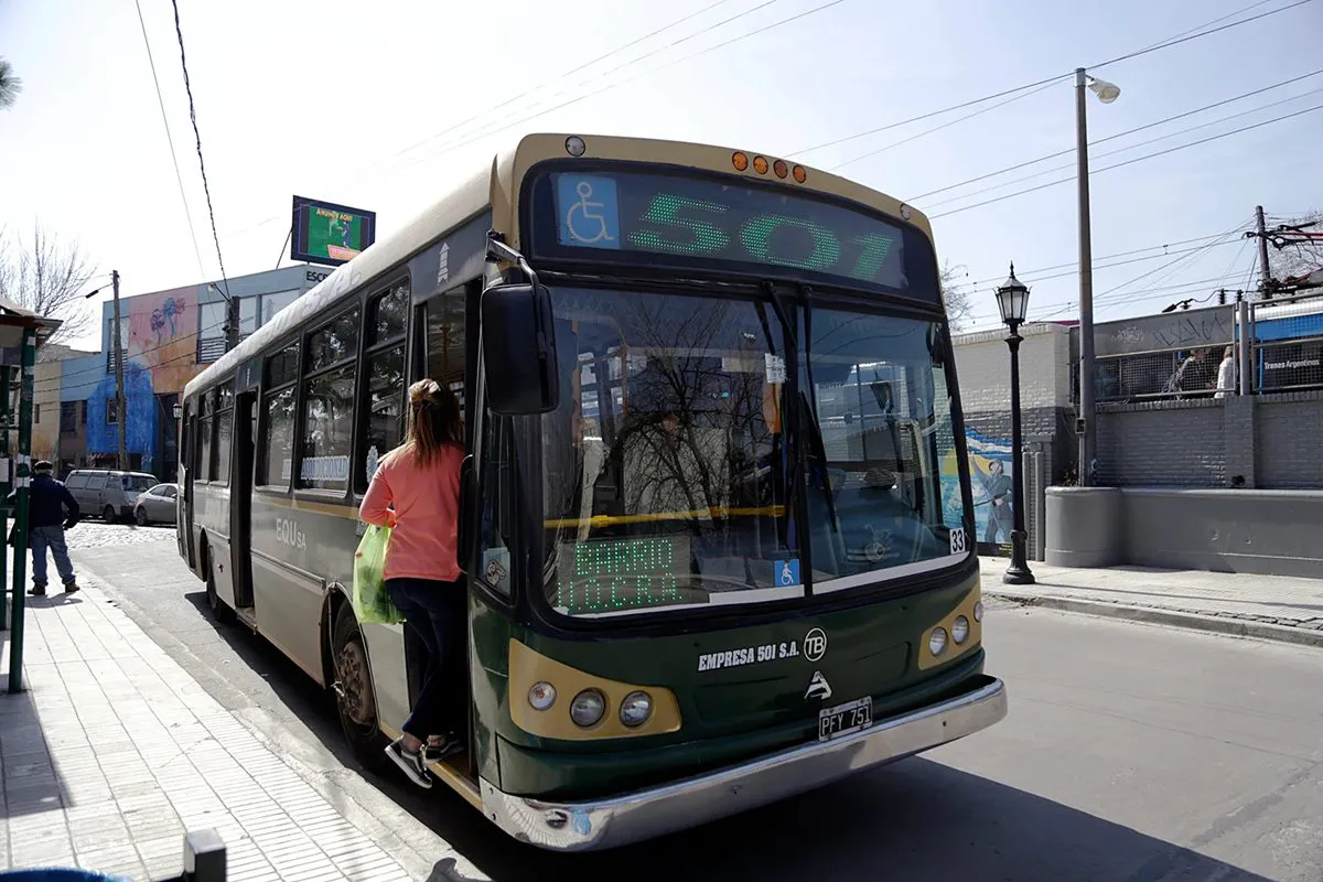 Transporte: el tarifazo de Milei recalienta el malestar en el conurbano mientras la Provincia intenta amortiguar el impacto