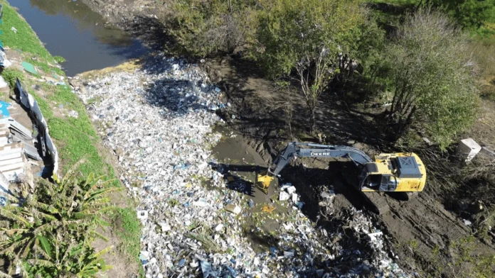La Municipalidad de Escobar retir� m�s de 200 toneladas de residuos del Arroyo Pinazo