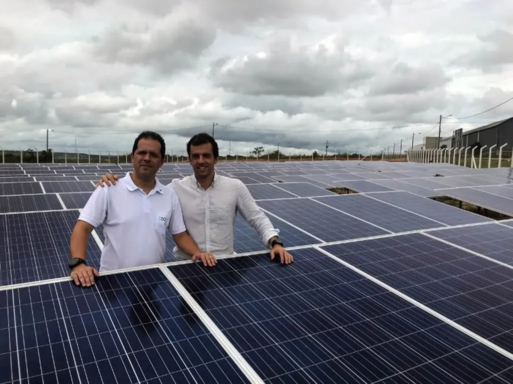 Coop�rnico ampl�a su red solar ciudadana a 21 proyectos de energ�a financiada sin bancos en Portugal