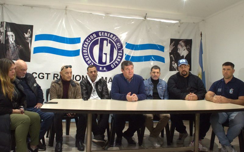 La CGT y los gremios del puerto advierten: �Si se cae el puerto, nos caemos todos�