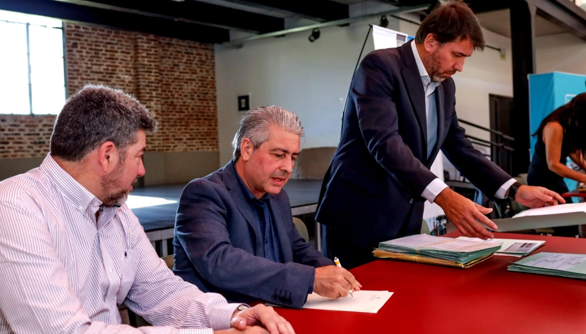 El intendente Martnez firm un convenio para la instalacin del primer Parque Solar de Pergamino