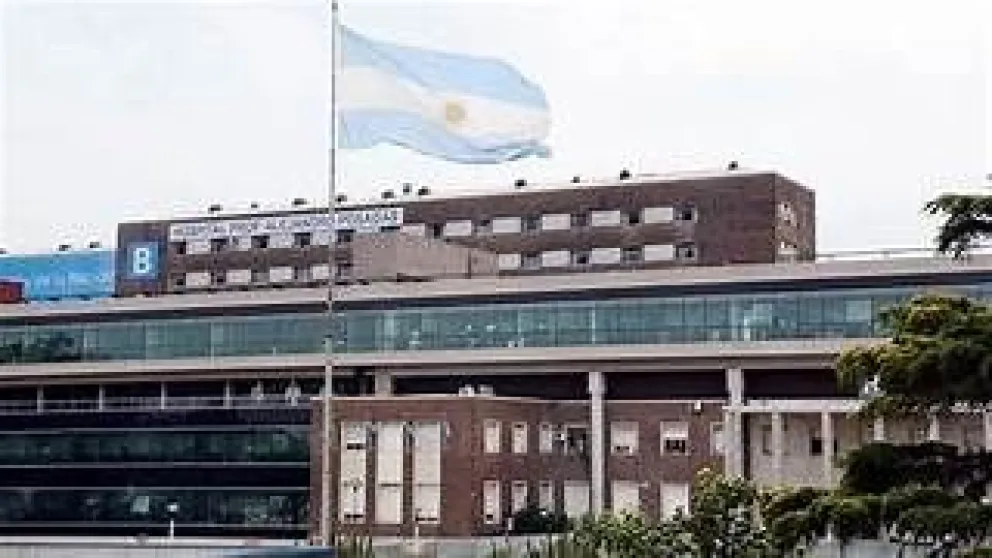 El Gobierno nacional despidi a 110 trabajadores del Hospital Posadas por ausencias injustificadas