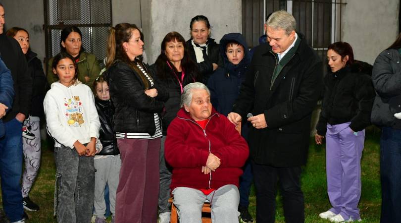 Inauguraron 8 cuadras de iluminaci�n LED en el barrio �La Construcci�n� | Chacabuco en Red