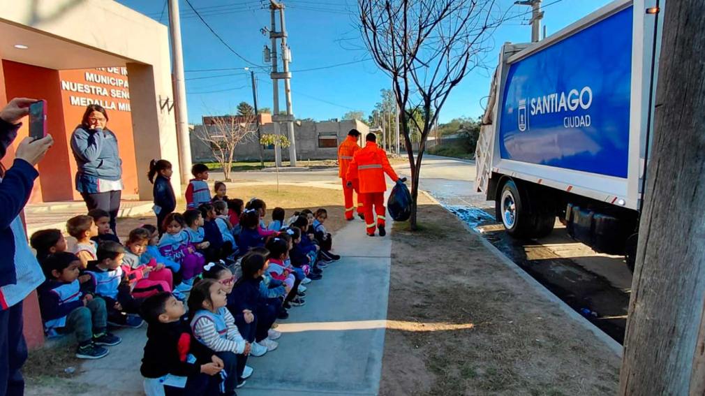 Ni�os del Jard�n Municipal N�8 conocieron la importancia de la recolecci�n de residuos