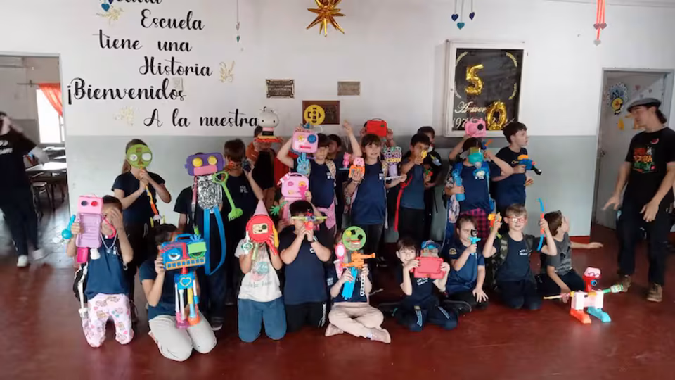 Juguetes con materiales reciclados: cu�l es la campa�a que emociona en Paraguay