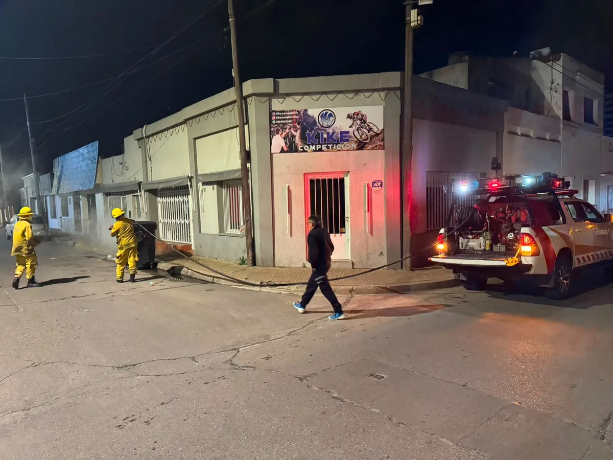 Prend�a fuego contenedores de basura en macrocentro: fue detenido