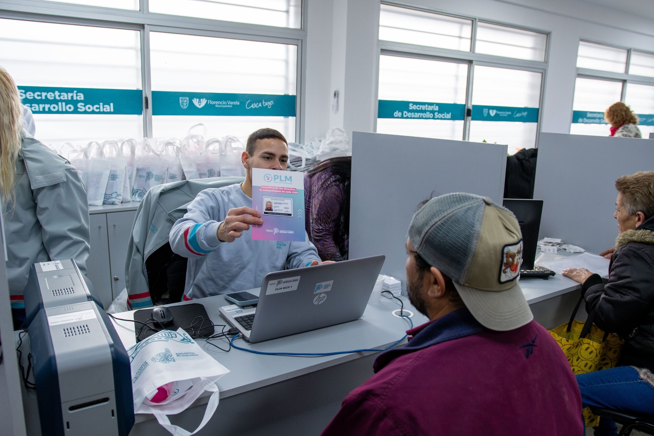 400 varelenses recibieron su carnet para viajar gratis en transporte p�blico