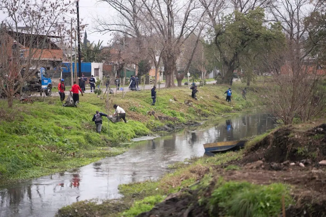 Trabajos de limpieza en el Arroyo del Rey