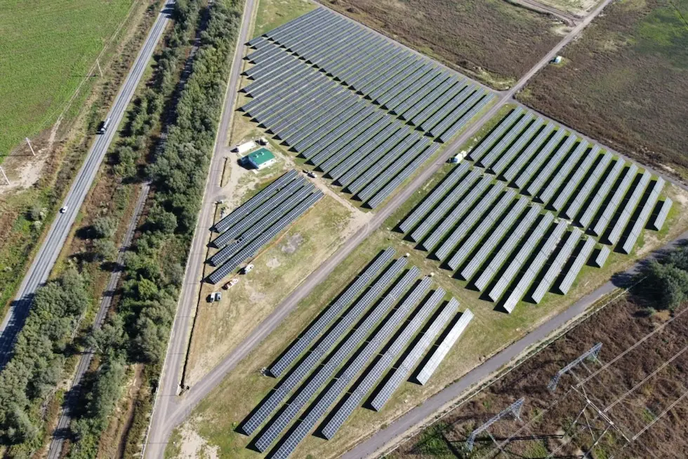 Fotovoltaico. Pusieron en marcha el parque solar de Hotel Azur, el tercero del pa�s en incorporar energ�a tokenizada