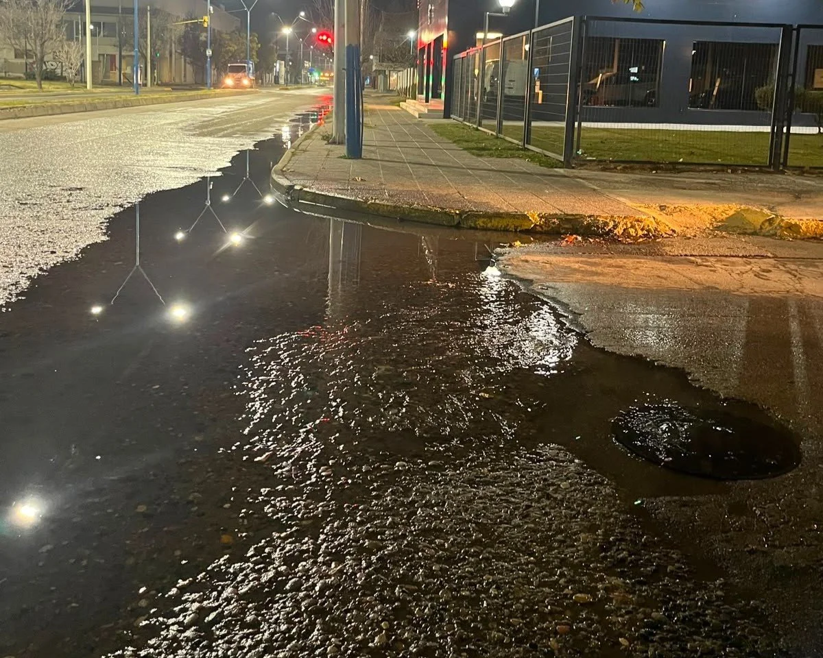 Roca labr� 21 actas contra ARSA por p�rdidas de agua, desbordes cloacales y falta de se�alizaci�n