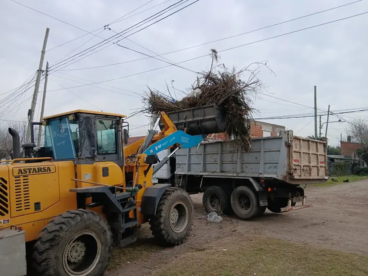 Limpieza de basurales y obras de zanjeo en barrios de Florencio Varela