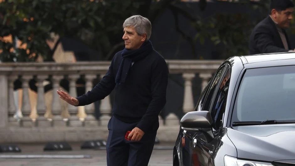 Caputo pisa los pagos del Plan Gas y usa la plata de las empresas para financiar la suba de subsidios a la energ�a