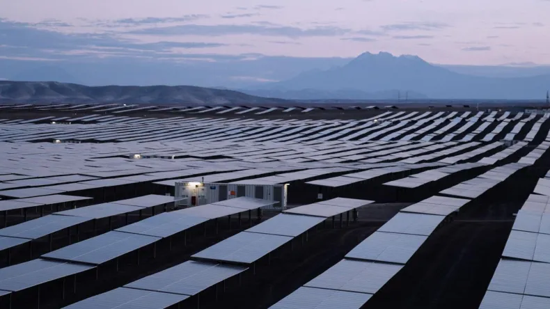 Viven junto a una de las plantas solares ms grandes de Amrica y no tienen luz elctrica