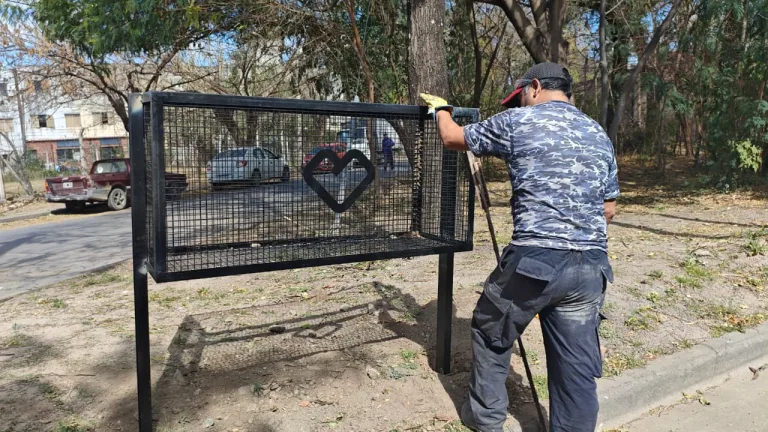El municipio coloc� cestos comunitarios en el barrio Libertador