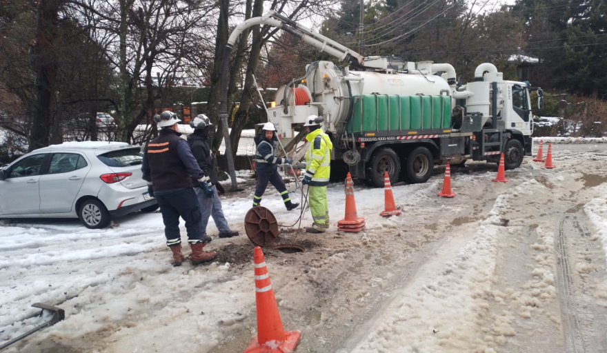 La CEB refuerza el saneamiento cloacal mientras nieva en la mayor�a de los sectores de Bariloche