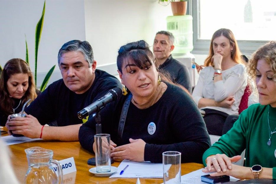 ATE y la Intersindical expusieron en la Legislatura y resaltaron que fuera de la paritaria no aceptar�n nada